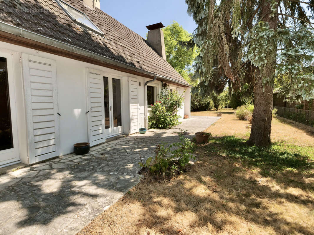 Maison 106 m² à Le Chatelet-En-Brie  - photo 3