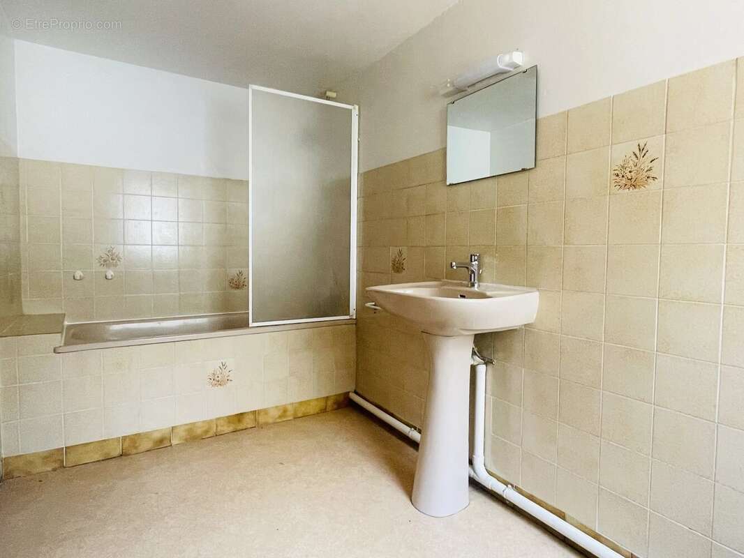 Maison 80 m² à Saulgond  - photo 8