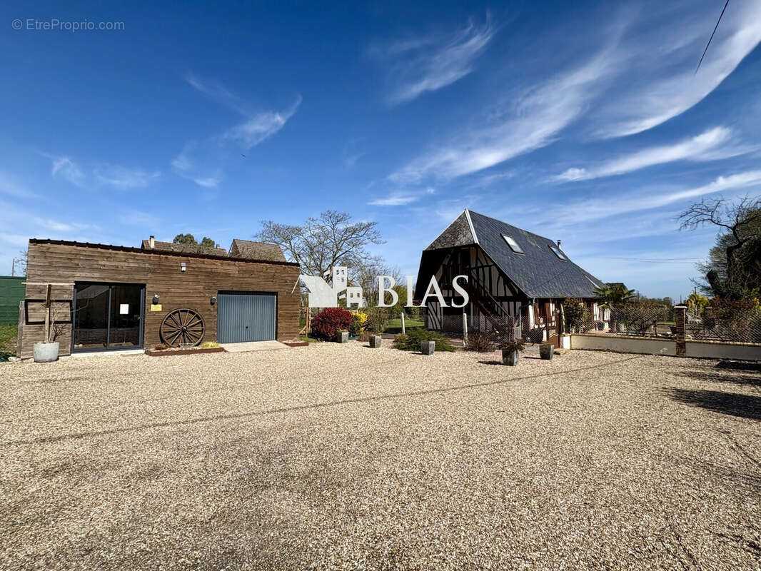 Maison à BOURG-ACHARD