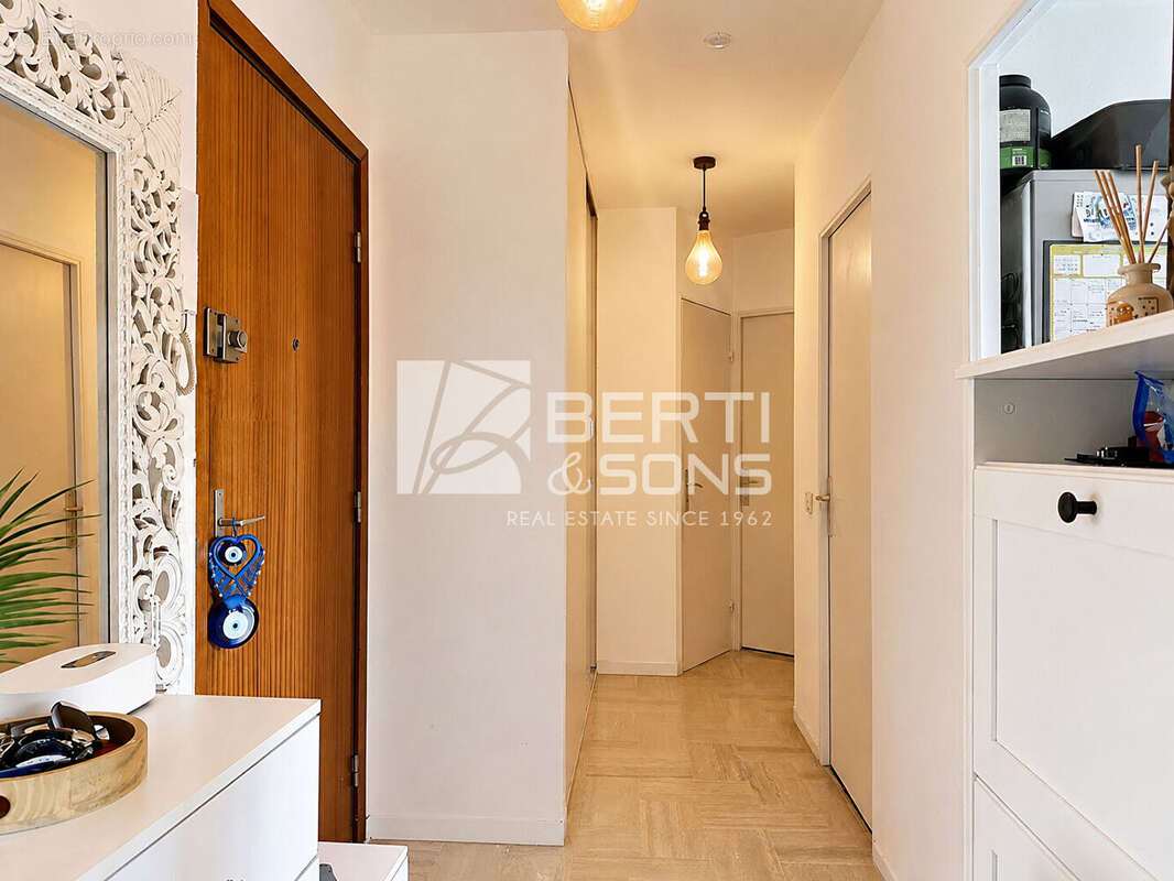 Exclusivite - la napoule - 2 pieces 46 m² avec belle terrasse, piscine, cave et garage - photo 8