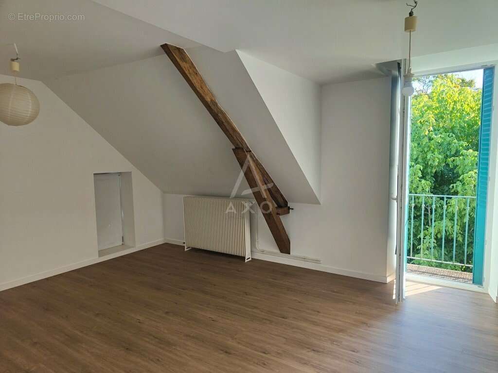 MORANNES  Maison de caractère face à la rivière, au cur du bourg - photo 9