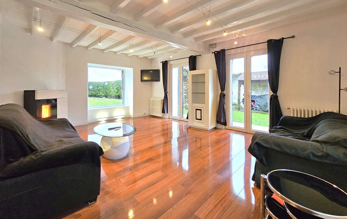 Maison à CRECY-LA-CHAPELLE