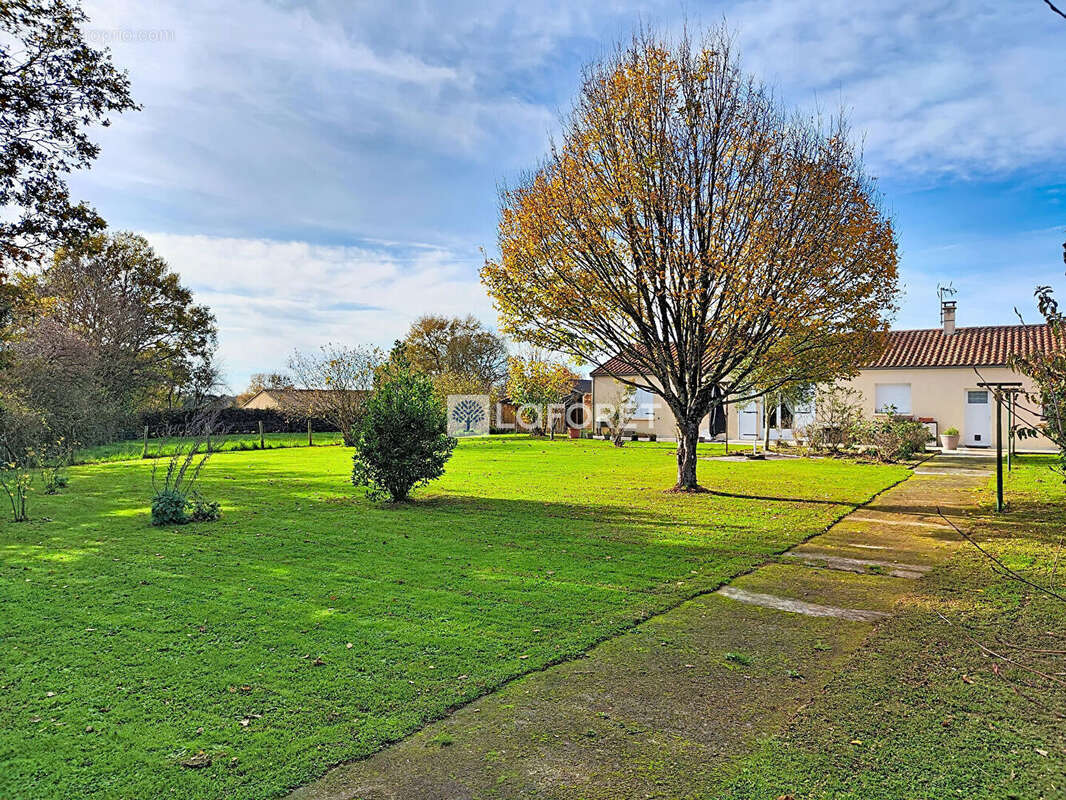 Maison à LA CHAPELLE-BERTRAND