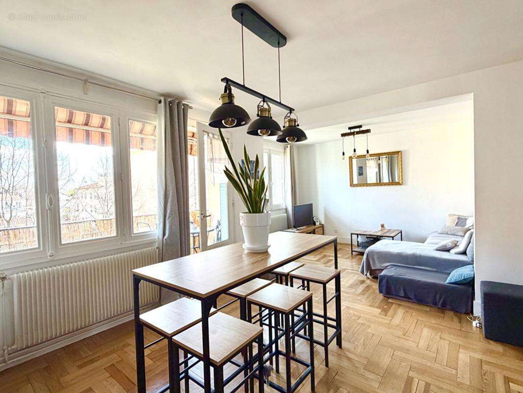Appartement à LYON-8E