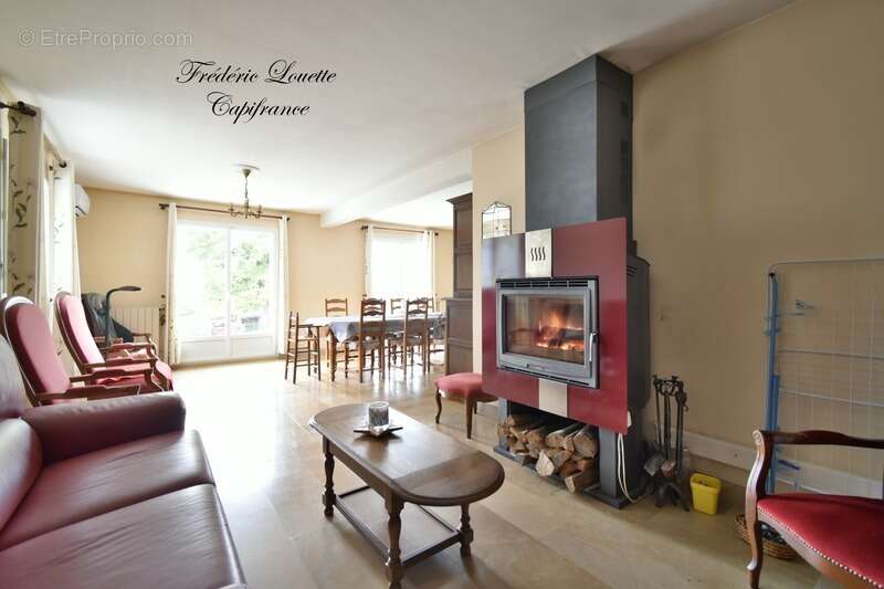 Maison à MONTMORT-LUCY