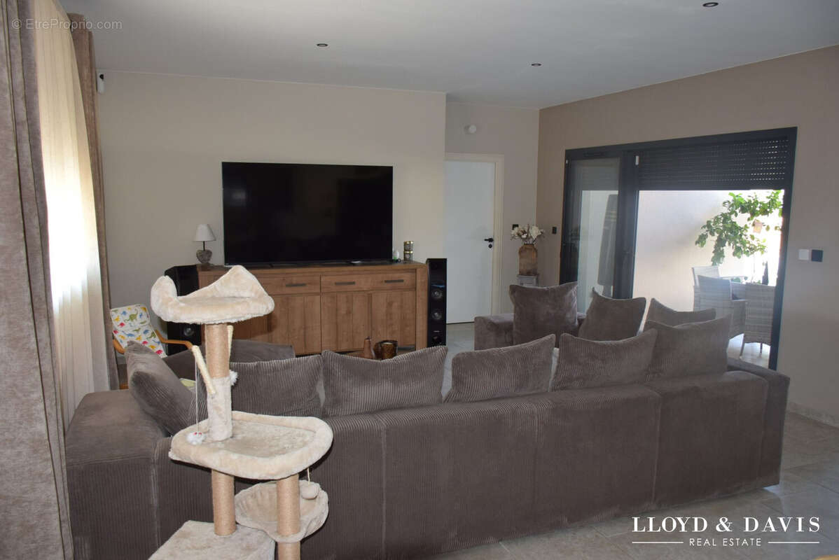 Maison 165 m² à Baix  - photo 6