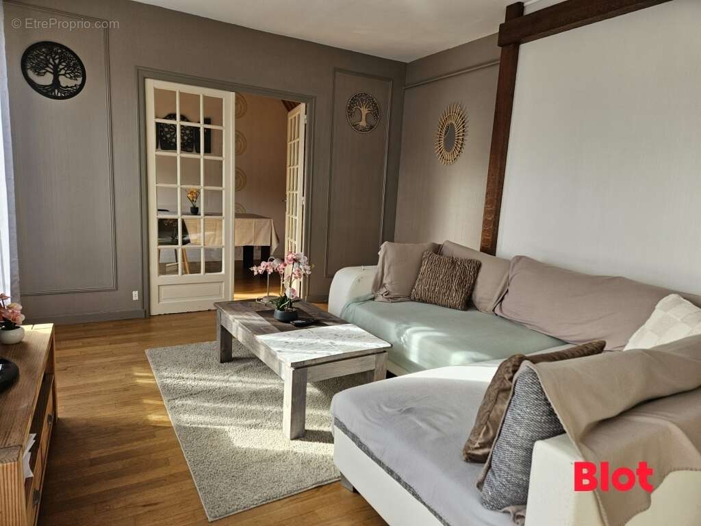 Appartement à FOUGERES