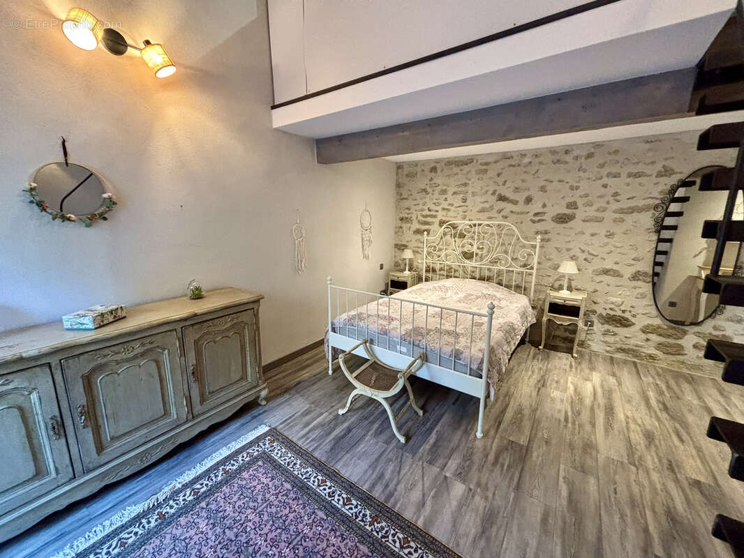 Maison à VALREAS
