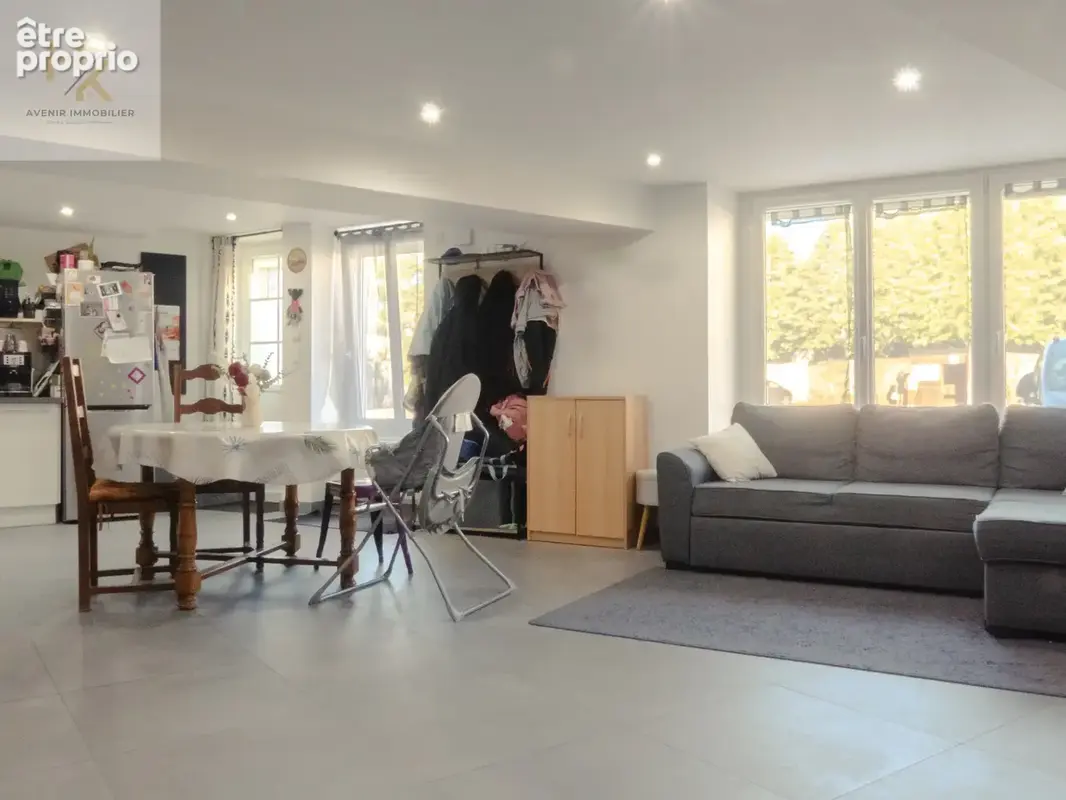 Maison de bourg 120 m2   3 chambres   Cour, garage et parking   Soeurdres - photo 2