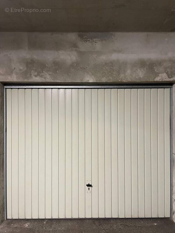 Photo 1 - Parking à LA ROCHELLE