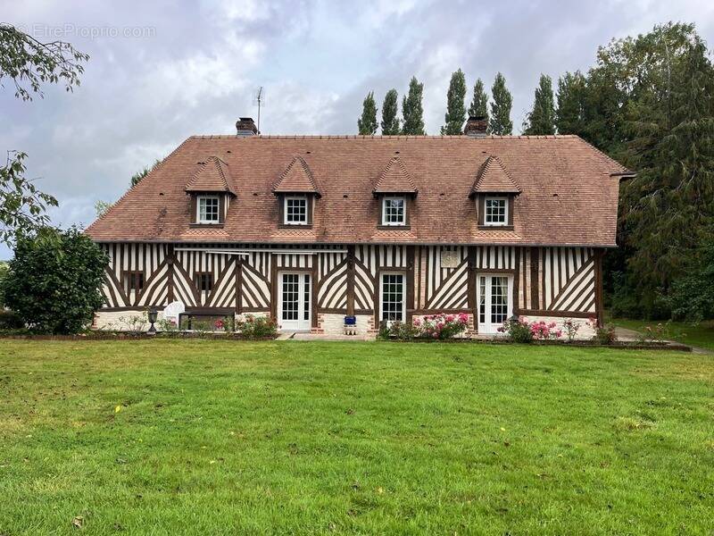 Maison à FAUGUERNON