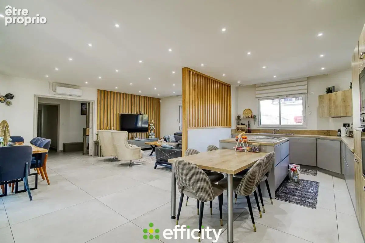 Maison 5 pièces 140 m² · à Jassans-Riottier · 140 m² · 449 000 €