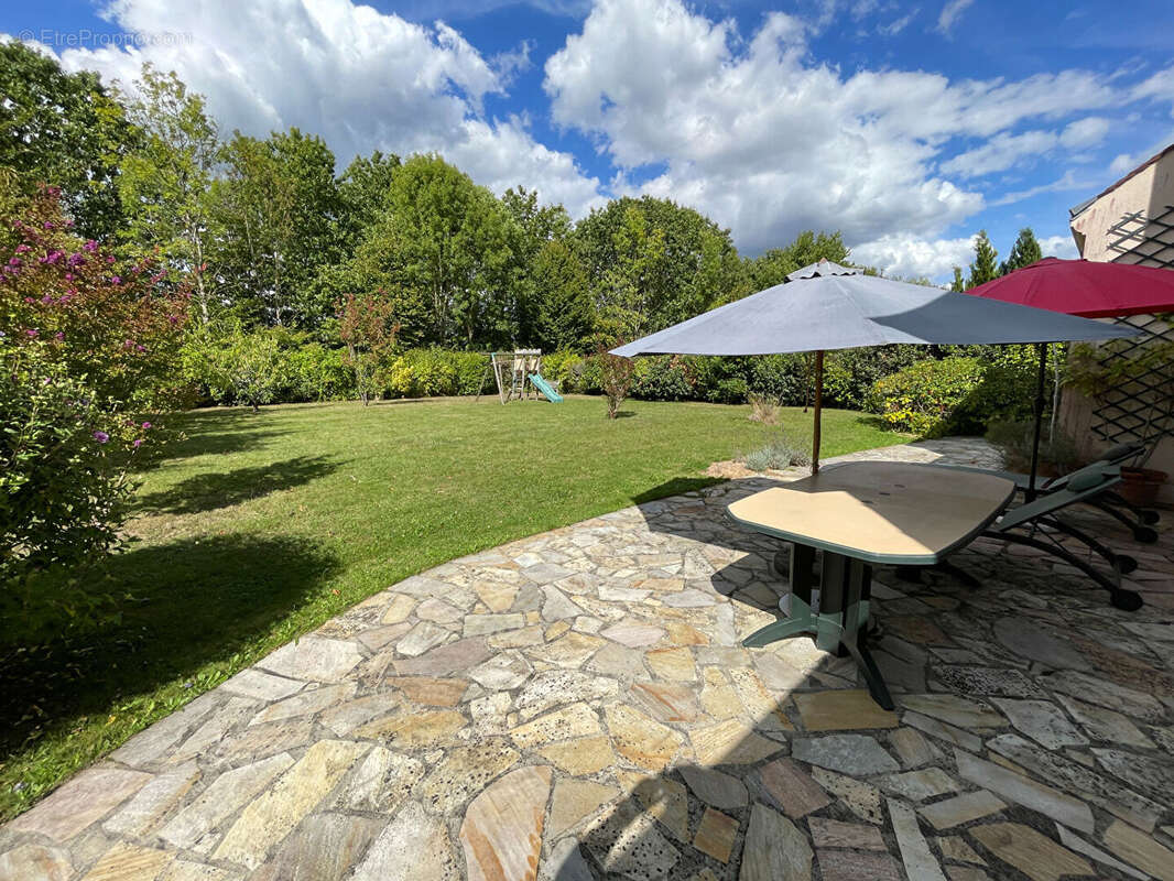 Maison à LA CELLE-LES-BORDES