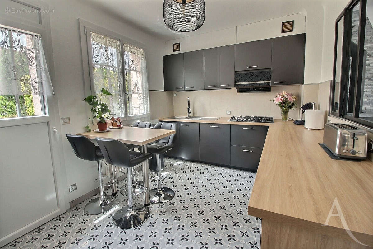 Maison à THIAIS