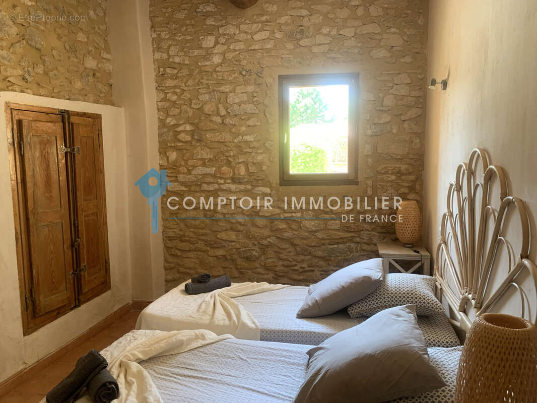 Magnifique ensemble de maisons en pierres avec piscine - photo 9