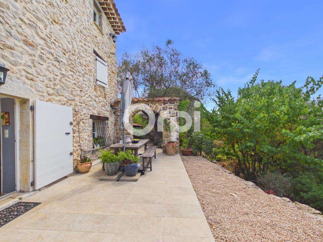 Bastide/mas en pierres authentique renové - calme absolu - terrain / oliviers - photo 5