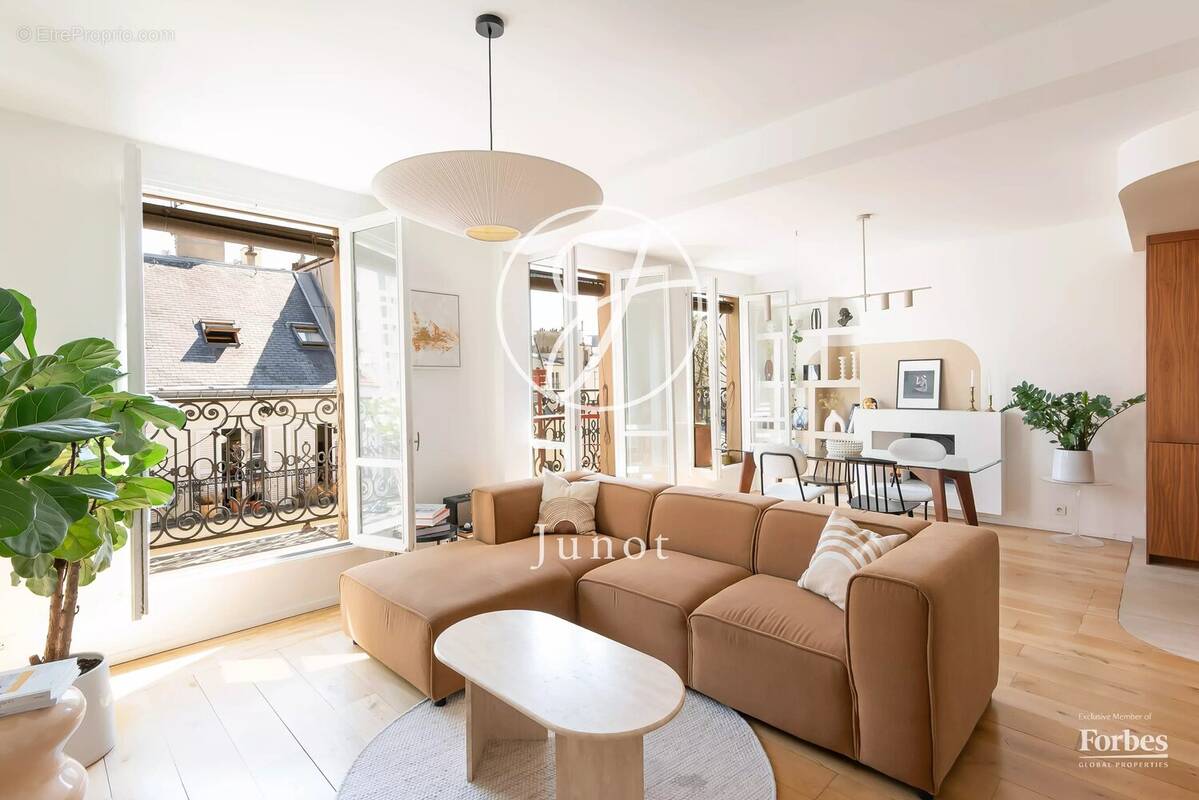 Appartement à PARIS-9E