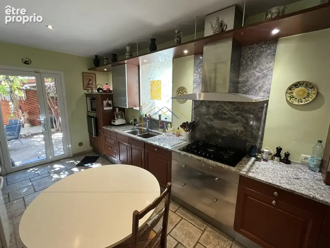 Maison de type vigneronne de 205m2 avec jardin et piscine - photo 5