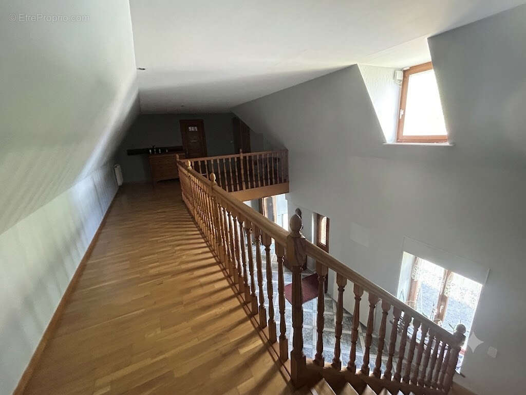 Fermette en L entièrement rénovée avec piscine chauffée développant 240,89 m2 et bâtie sur  2076m2 de terrain - photo 15