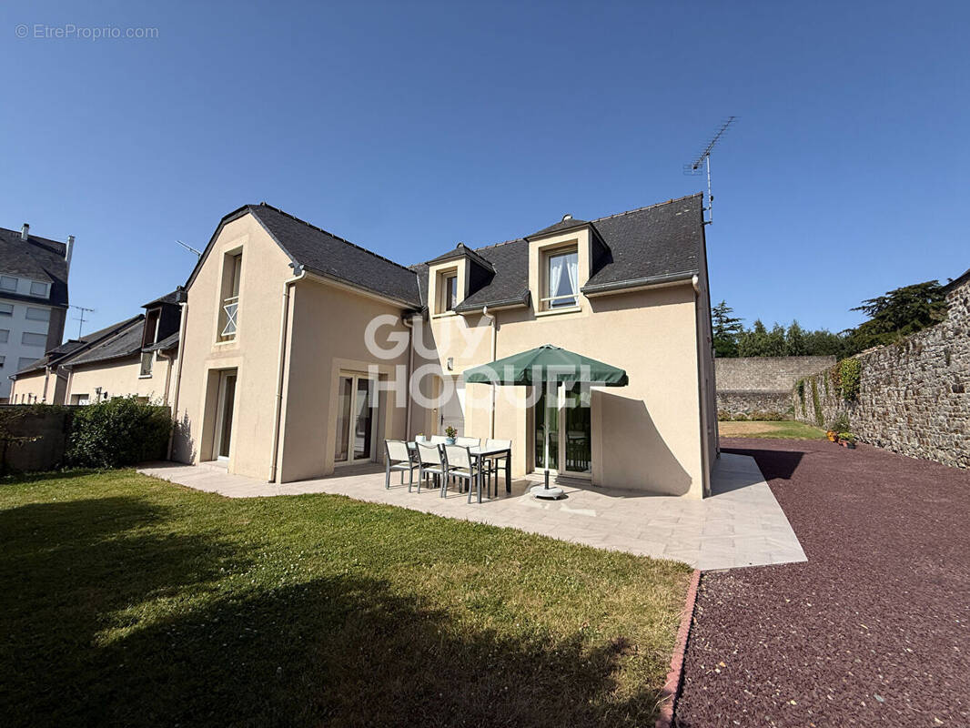 Maison à DOL-DE-BRETAGNE