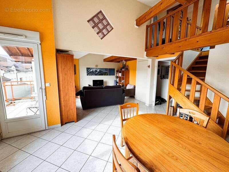 Appartement à REIGNIER