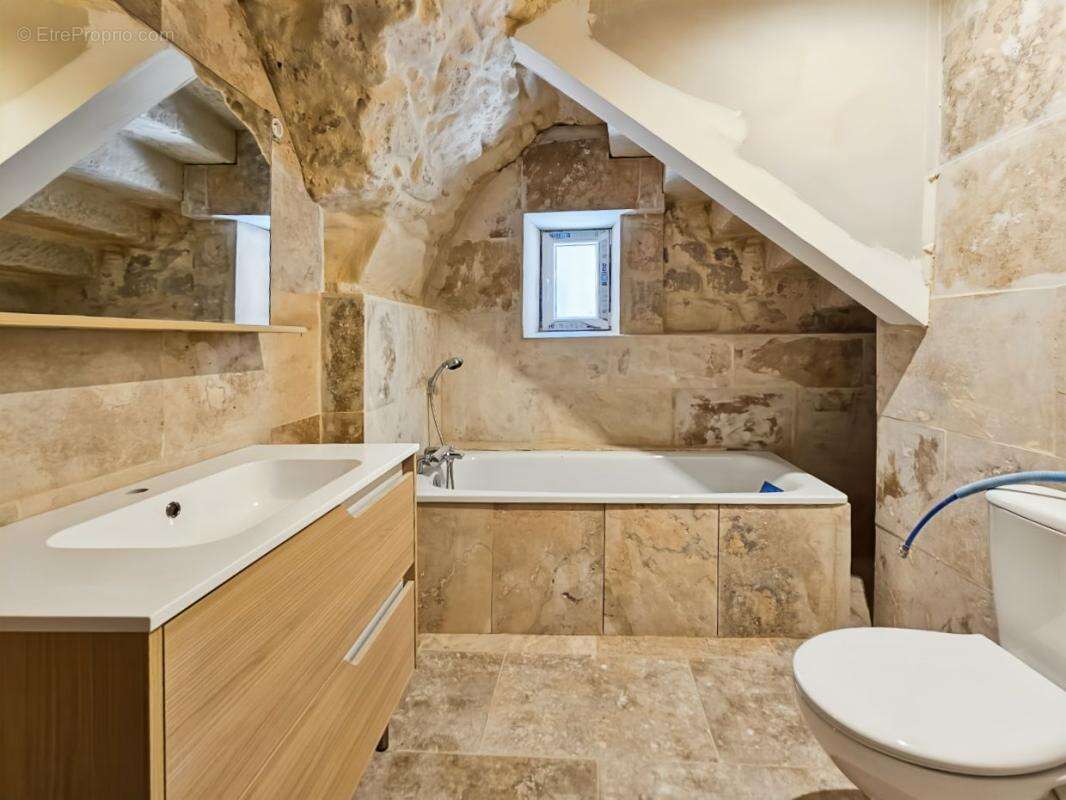 À Vendre à Montfrin - Maison de village de 67m² avec garage - photo 5