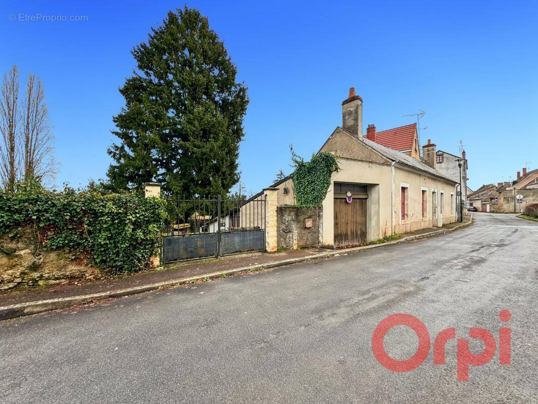 Maison à SAINT-AMAND-MONTROND