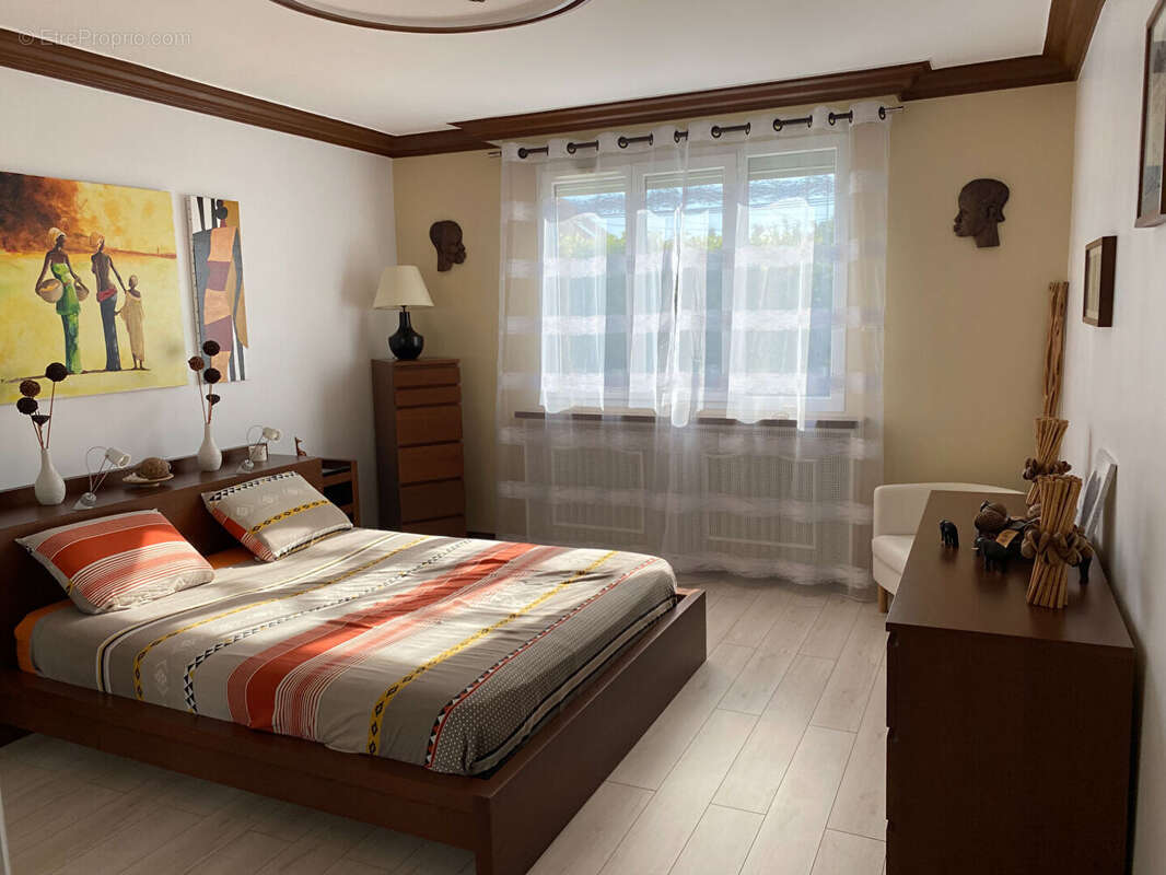 Maison à CHAMPS-SUR-MARNE