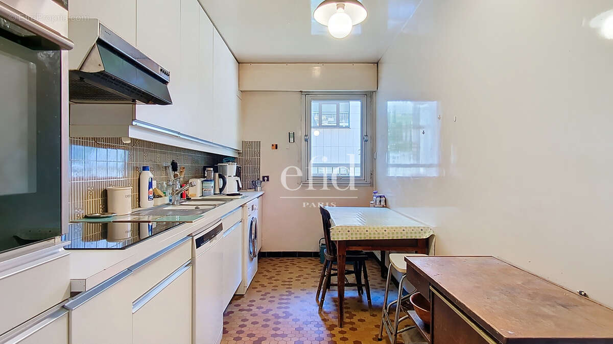 Appartement à NEUILLY-SUR-SEINE