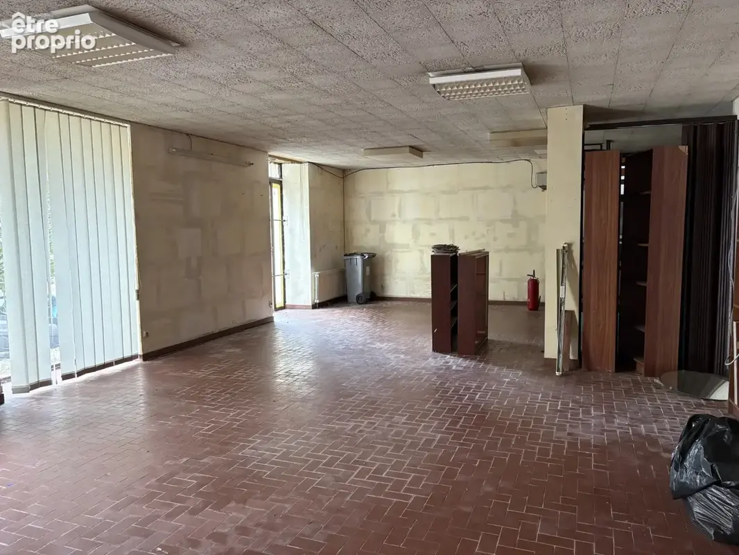 Coussac Bonneval immeuble - ancien magasin et appartement F3 - photo 4