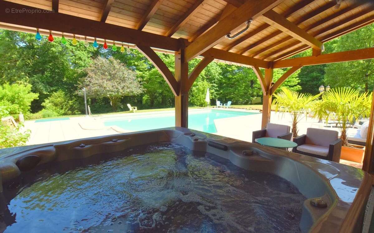 gîtes jaccuzi jardin lot Maison familliale pierre Piscine prestige propriete sauna - Maison à GRAMAT