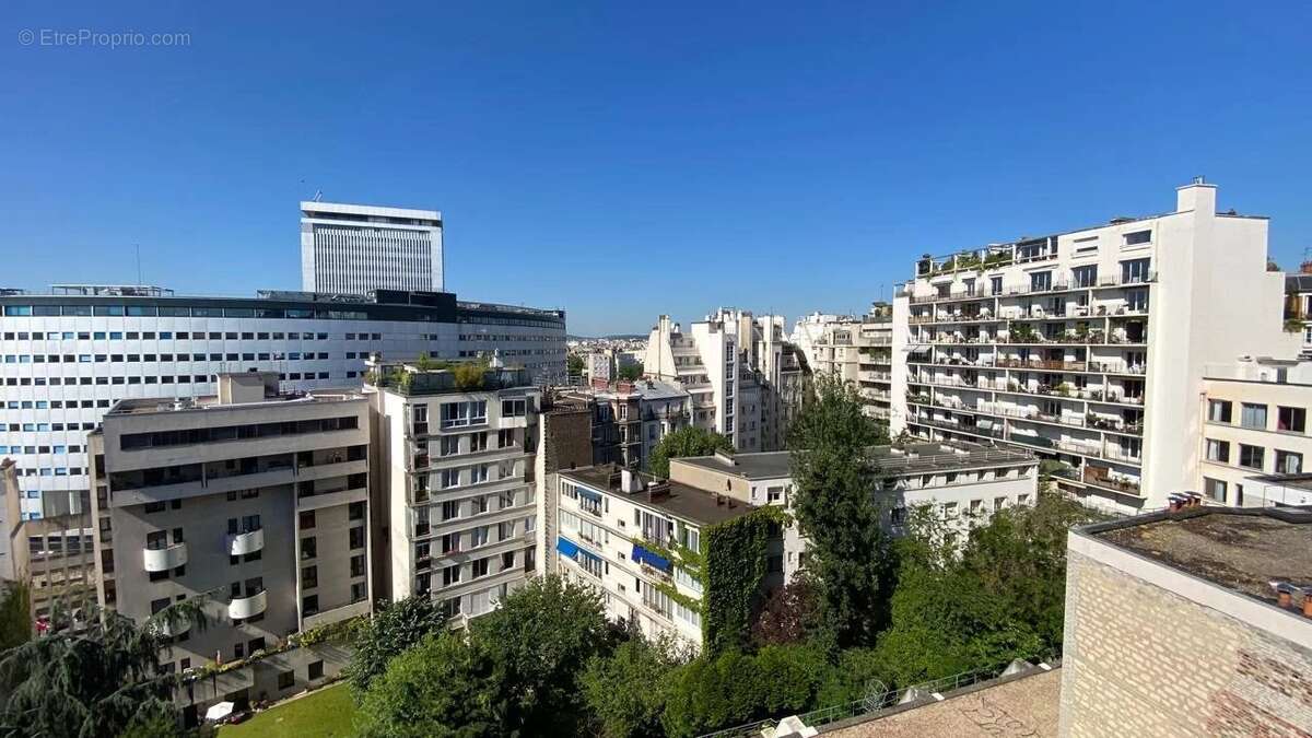 Appartement à PARIS-16E