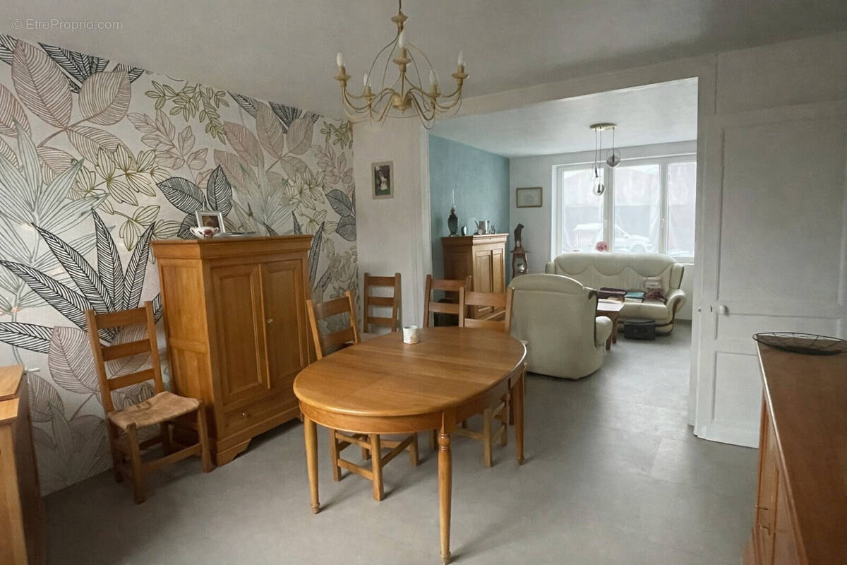 Maison à SAINT-MARTIN-AU-LAERT