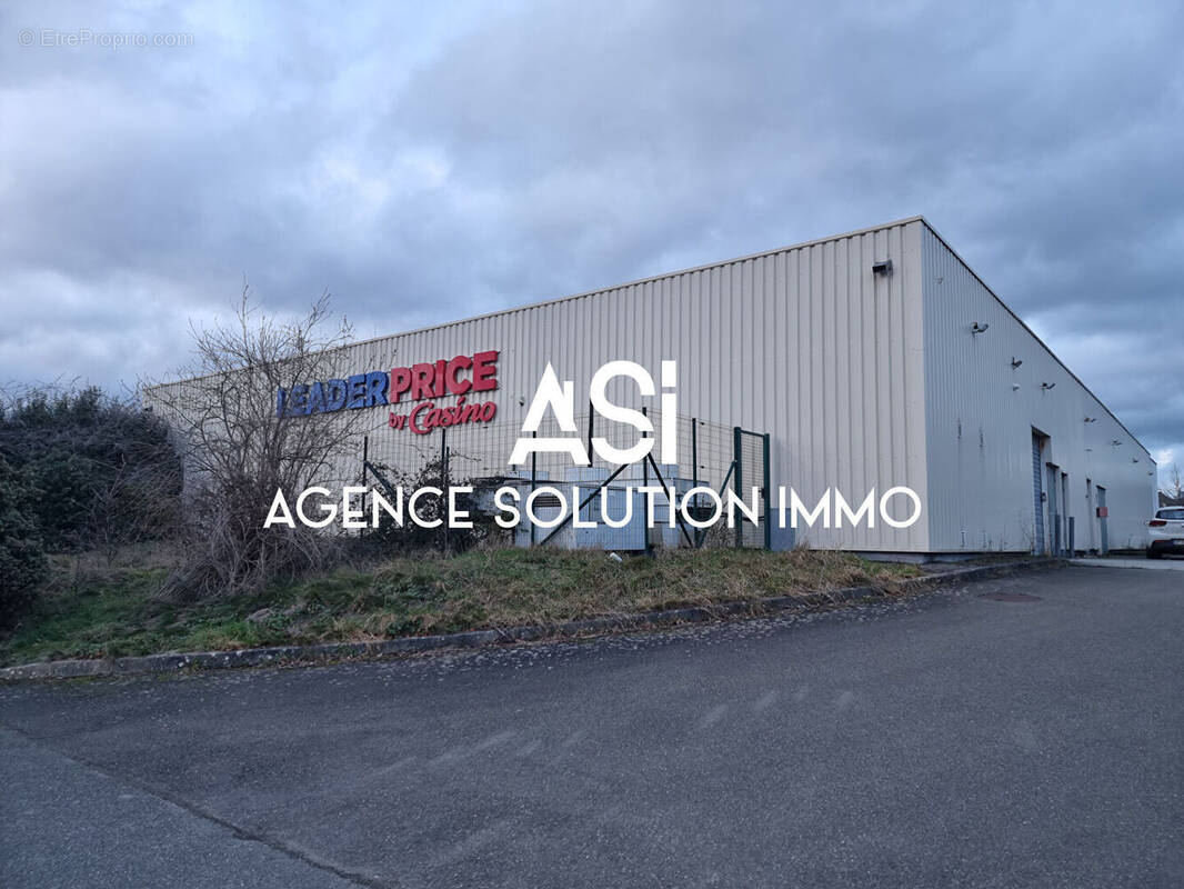 Commerce à VILLAINES-LA-JUHEL