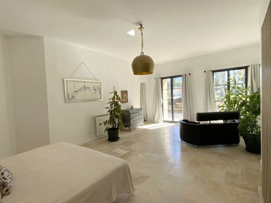 Propriété d'exception à 350 m du centre d' Uzès à pieds. - photo 10