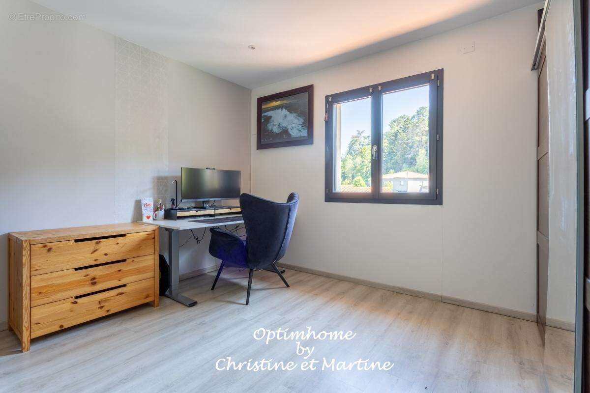 Orcines : maison contemporaine avec piscine – 192 m² – 4 chambres – terrain 715 m² - photo 10