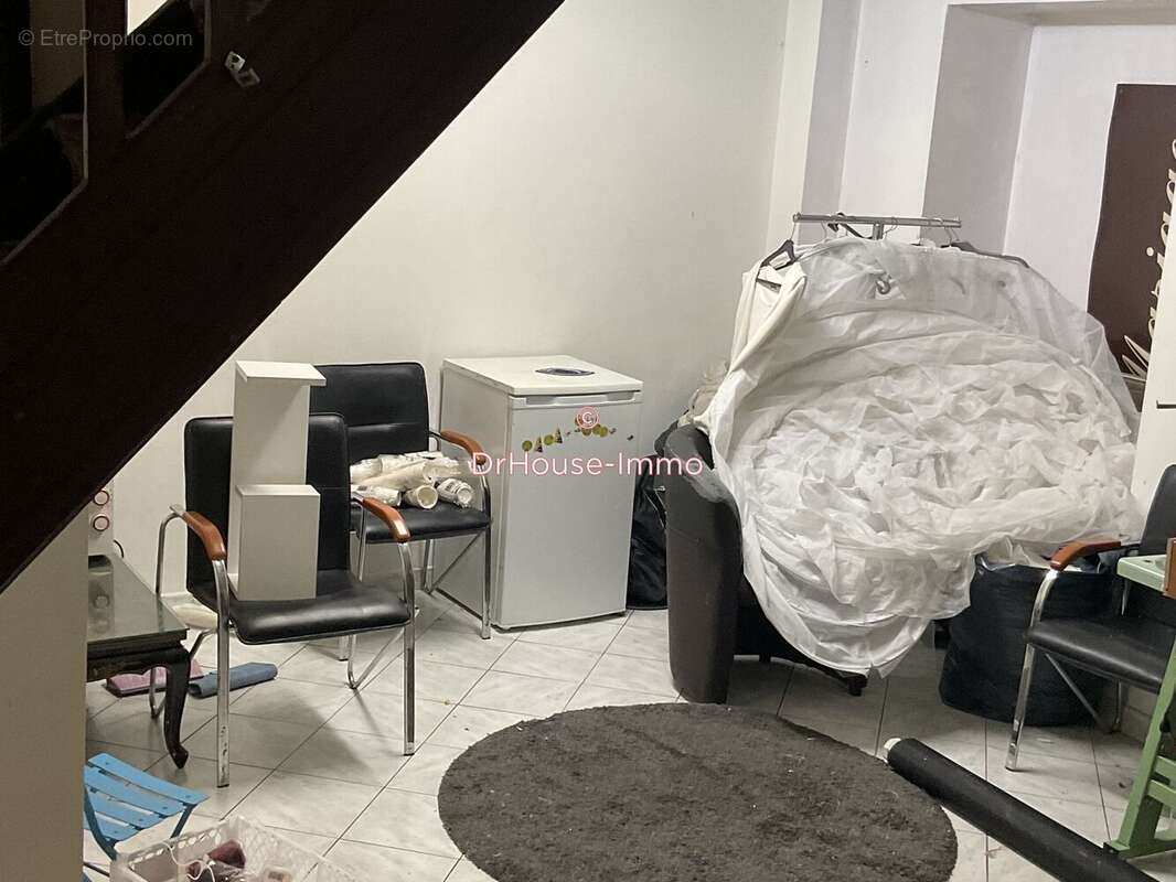 Commerce à PARIS-9E