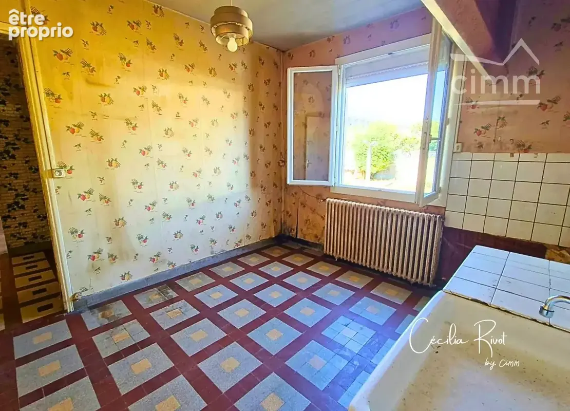 Montendre – Maison de plain-pied de 66 m² à rafraîchir entièrement, avec jardin et deux garages - photo 5
