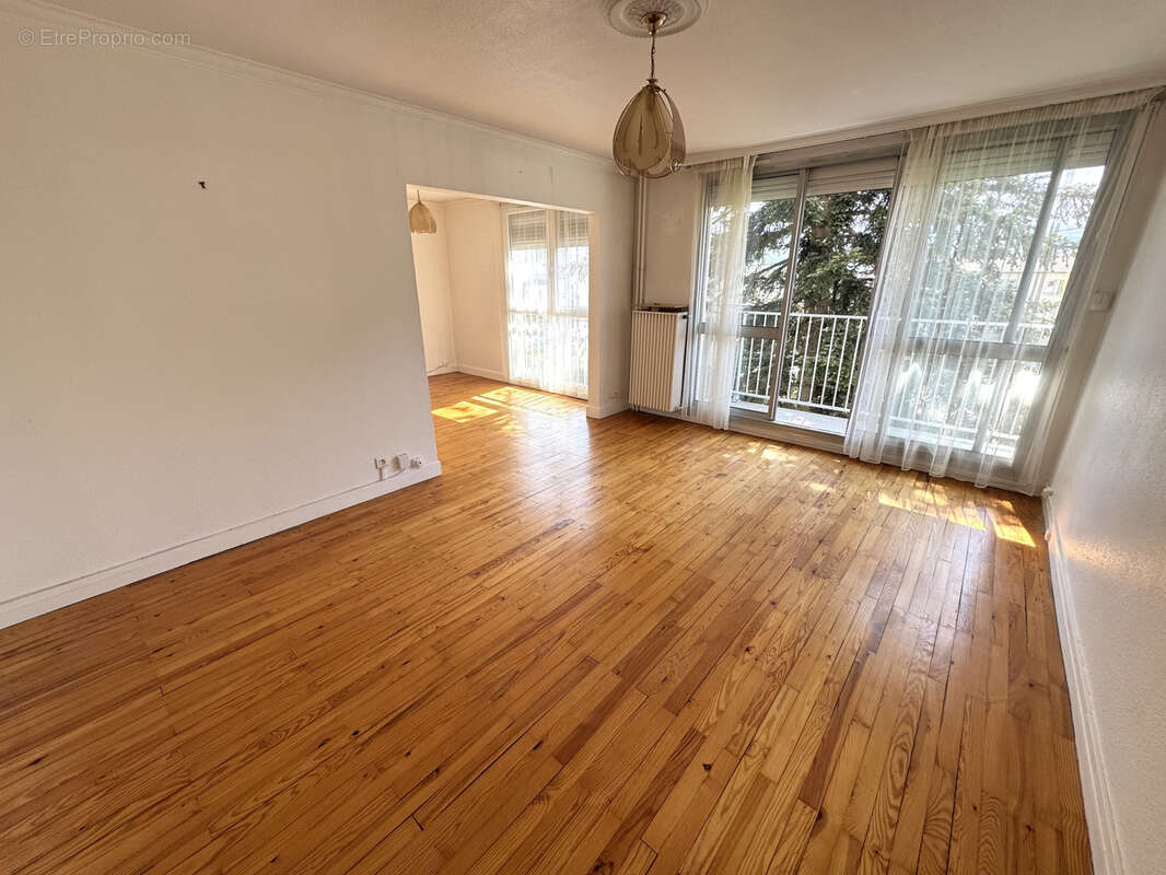 Appartement à SAINT-ETIENNE