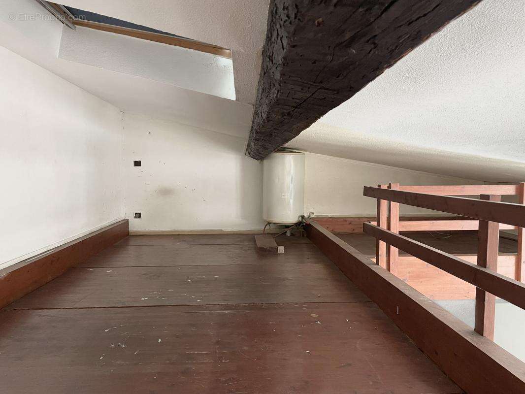 A vendre Studio à rénover entièrement dans le centre de. bordeaux - photo 9
