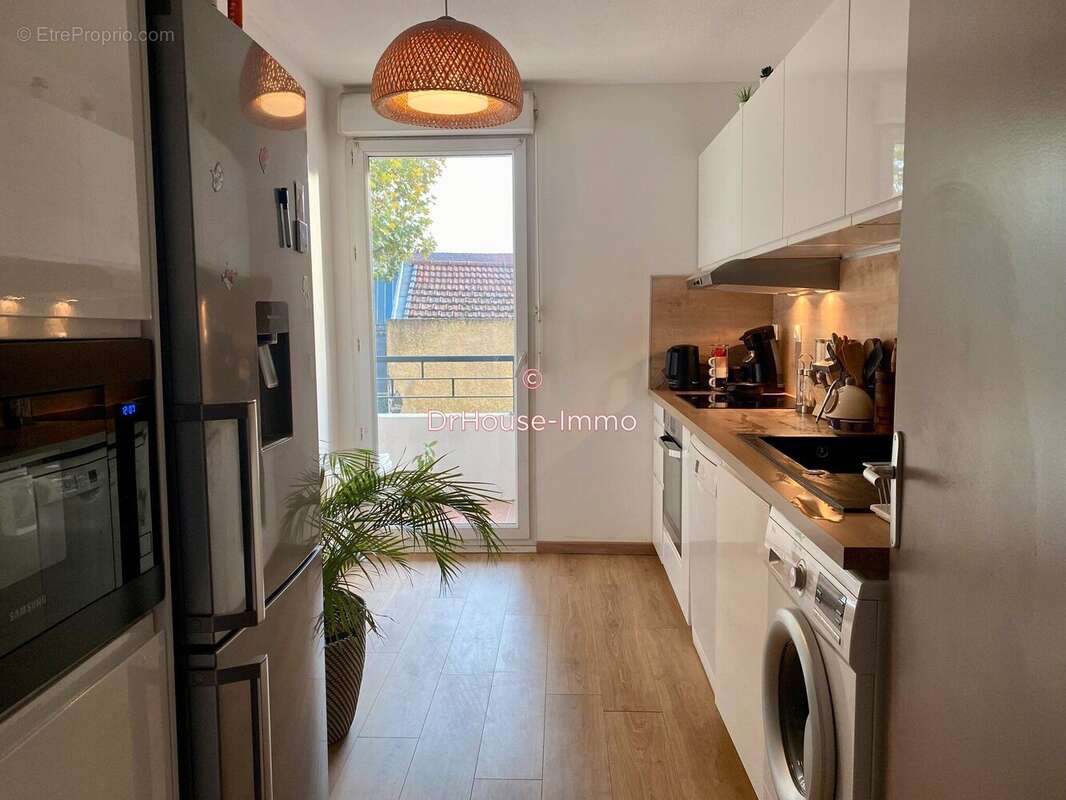 Appartement 64 m² à Saint-Fons  - photo 3