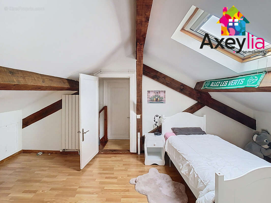 A vendre- roanne proche hôpital- maison de ville avec terrain - photo 9