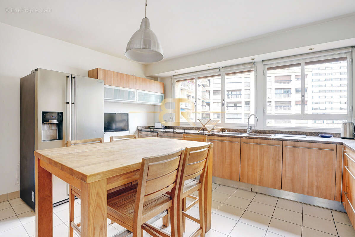 Appartement à PARIS-15E