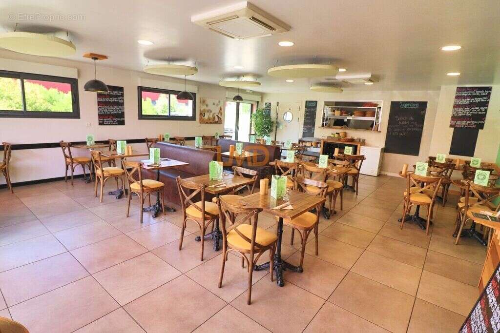 Commerce à SAINT-MAXIMIN-LA-SAINTE-BAUME