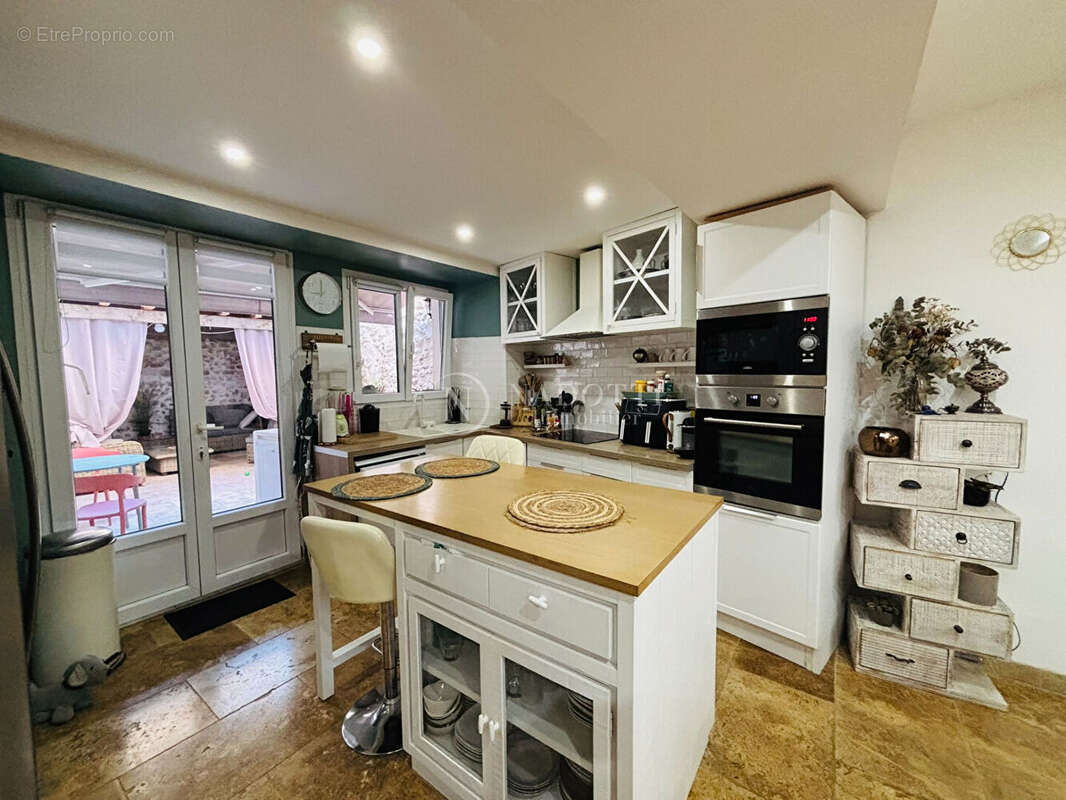 À Vendre  Maison de Ville Rénovée avec Fort Potentiel au Centre de Cavaillon - photo 3