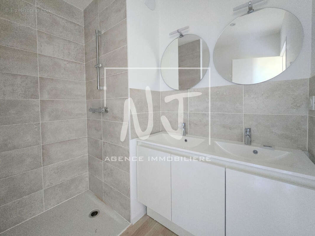 Appartement à AVRILLE