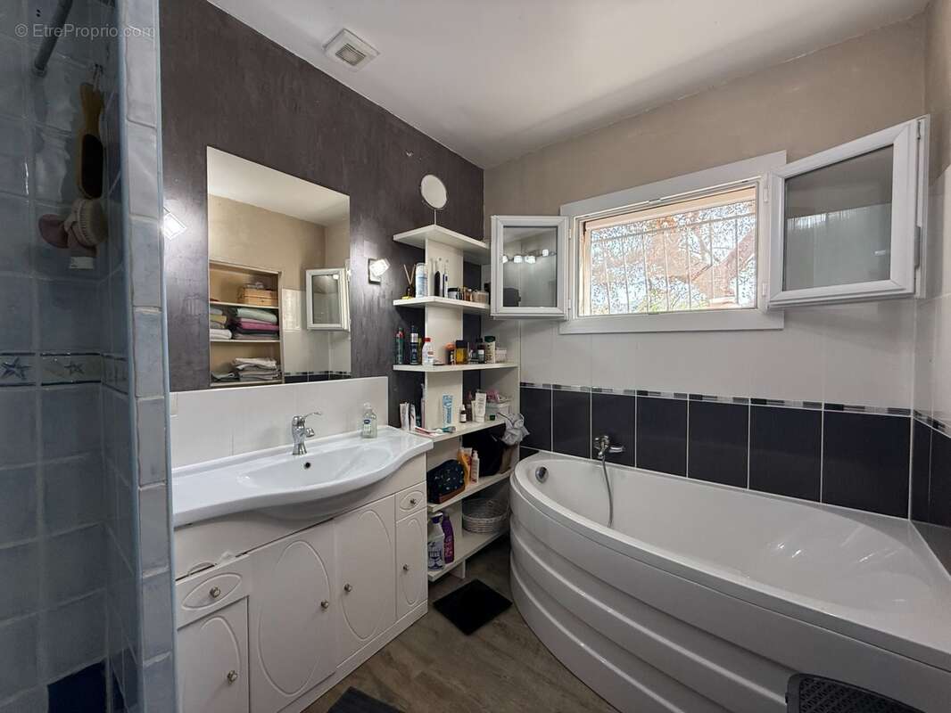Maison à vendre 5 pièces  terrain, piscine LAVAL PRADEL (30) - photo 16