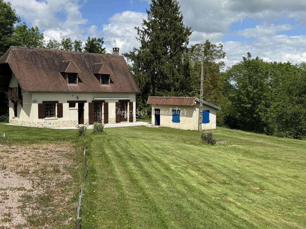 Maison Traditionnelle de 1978 avec beau potentiel - photo 2