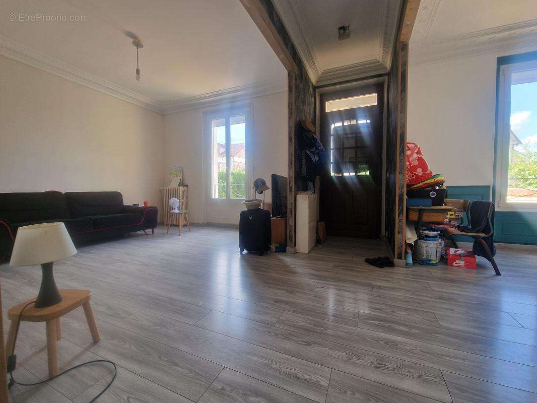 Maison d’environ 100 m², édifiée sur une parcelle de 607 m² et dotée d’un sous-sol total - photo 10
