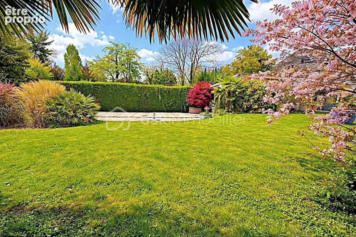 À 10 minutes de RAMBOUILLET, propriété de 220 m² habitable sur terrain de 940 m² avec une magnifique piscine de 5 M par 10 M - photo 22